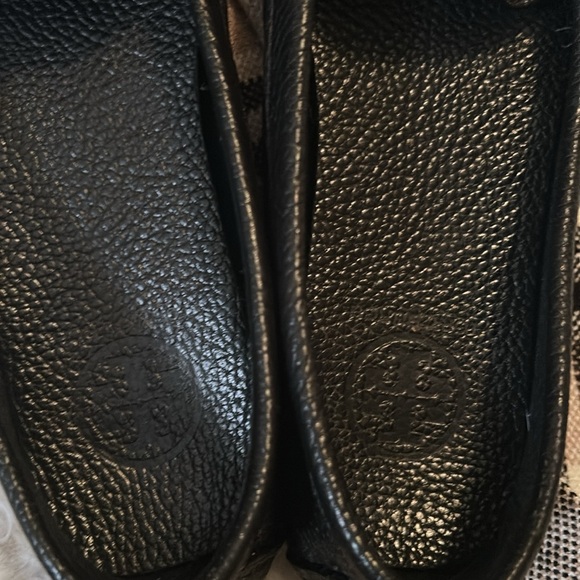 Tory Burch driving loafers. - Picture 5 of 6